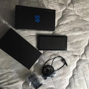 Galaxy S9 brand new got a buy one get one free